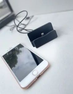 Caméra espion Wifi dans une station de charge Iphone 2