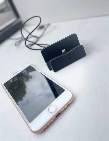 Caméra espion Wifi dans une station de charge Iphone