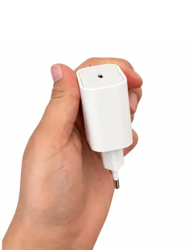 Chargeur Type C GPS intégré  - 6 mois d'autonomie